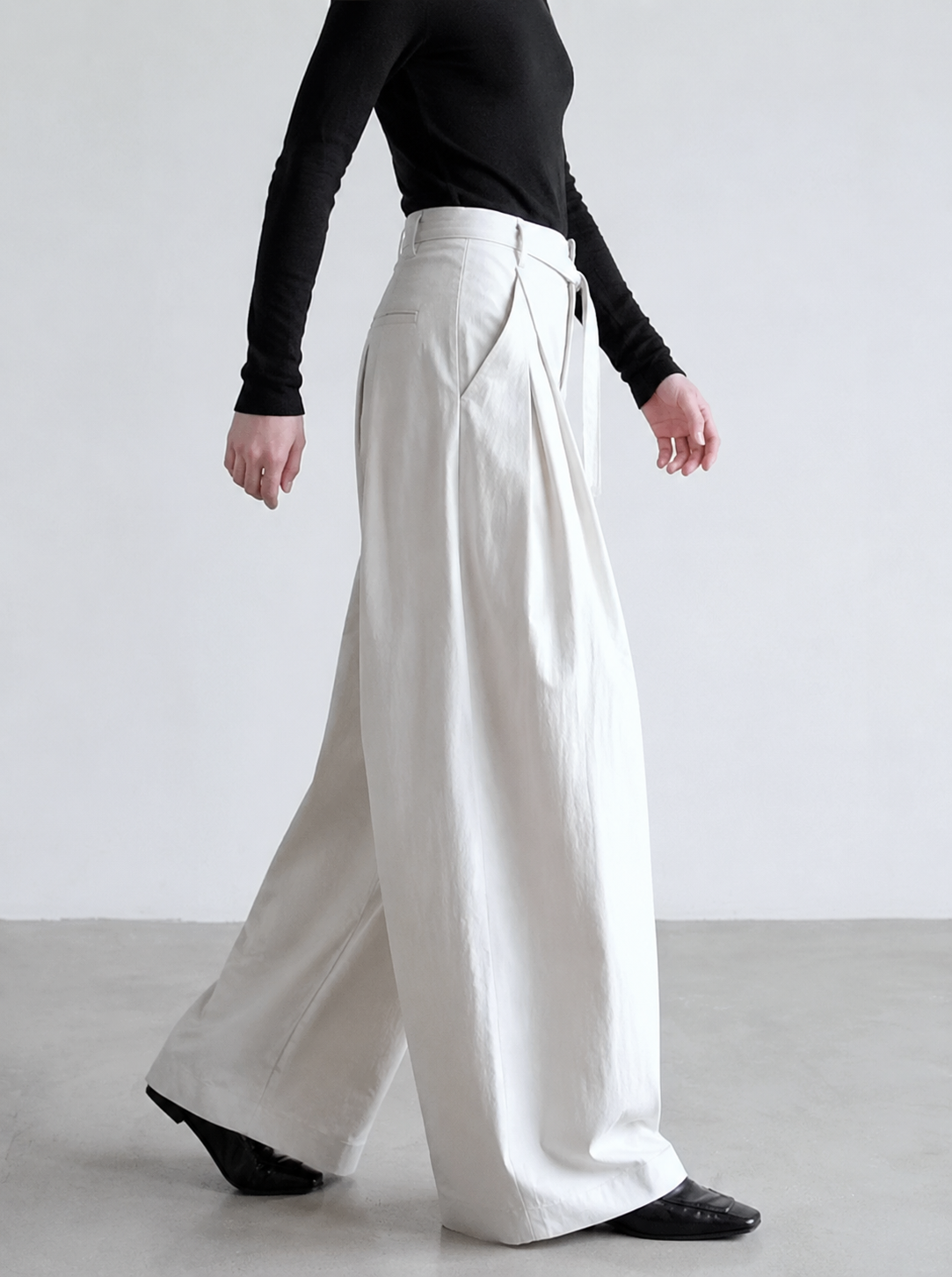 Off-white high-waisted pleated wide-leg balloon pants